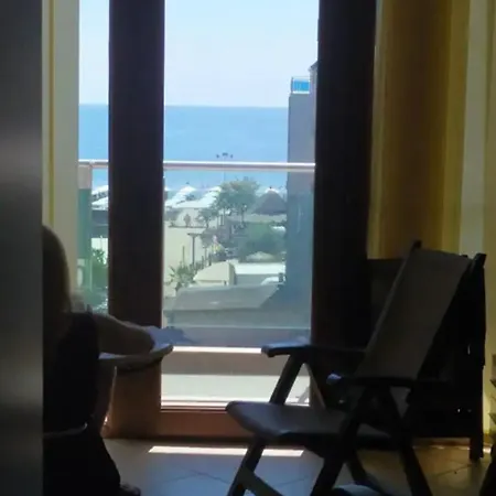 شقة Central Beach Apartament *